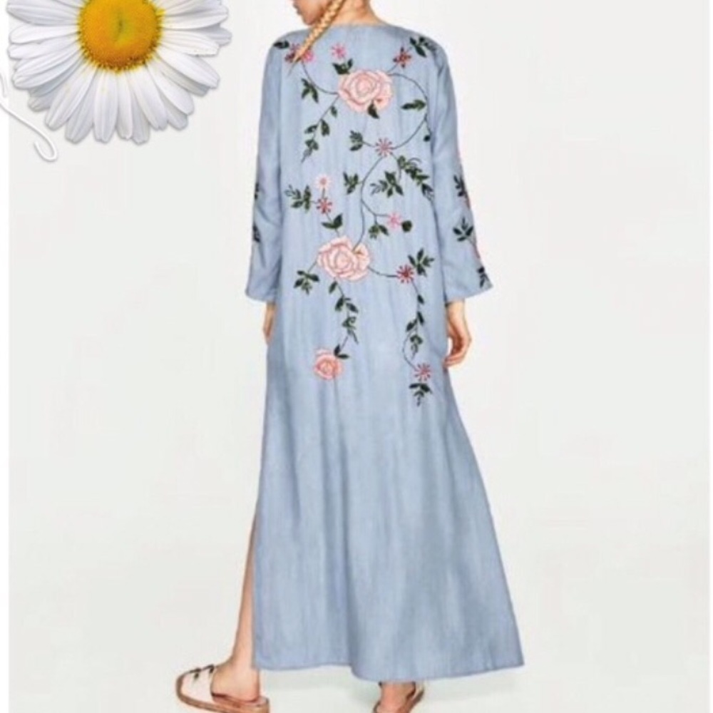 NWT-Amazing Embroidered Blue Kimono